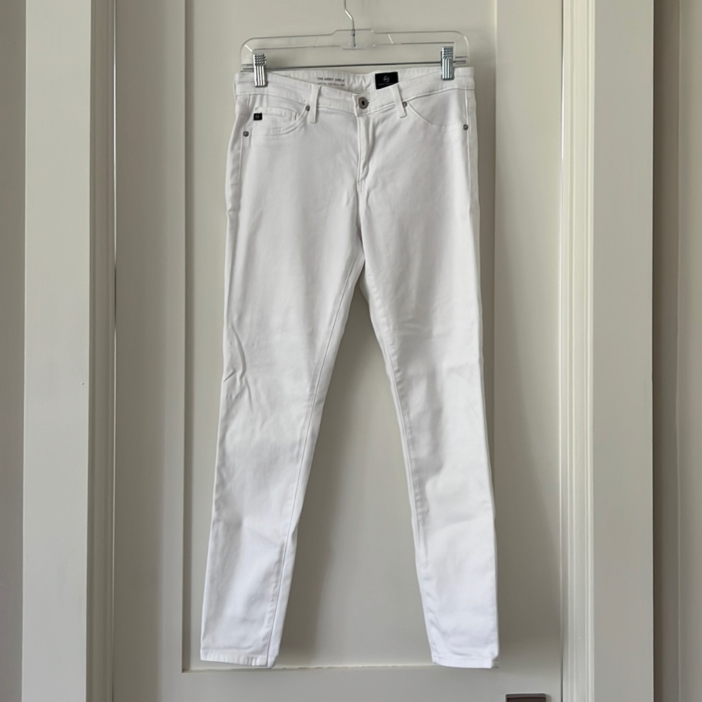 AG (Adriano Goldschmied) “the Abby Ankle” white skinny jeans size 27R